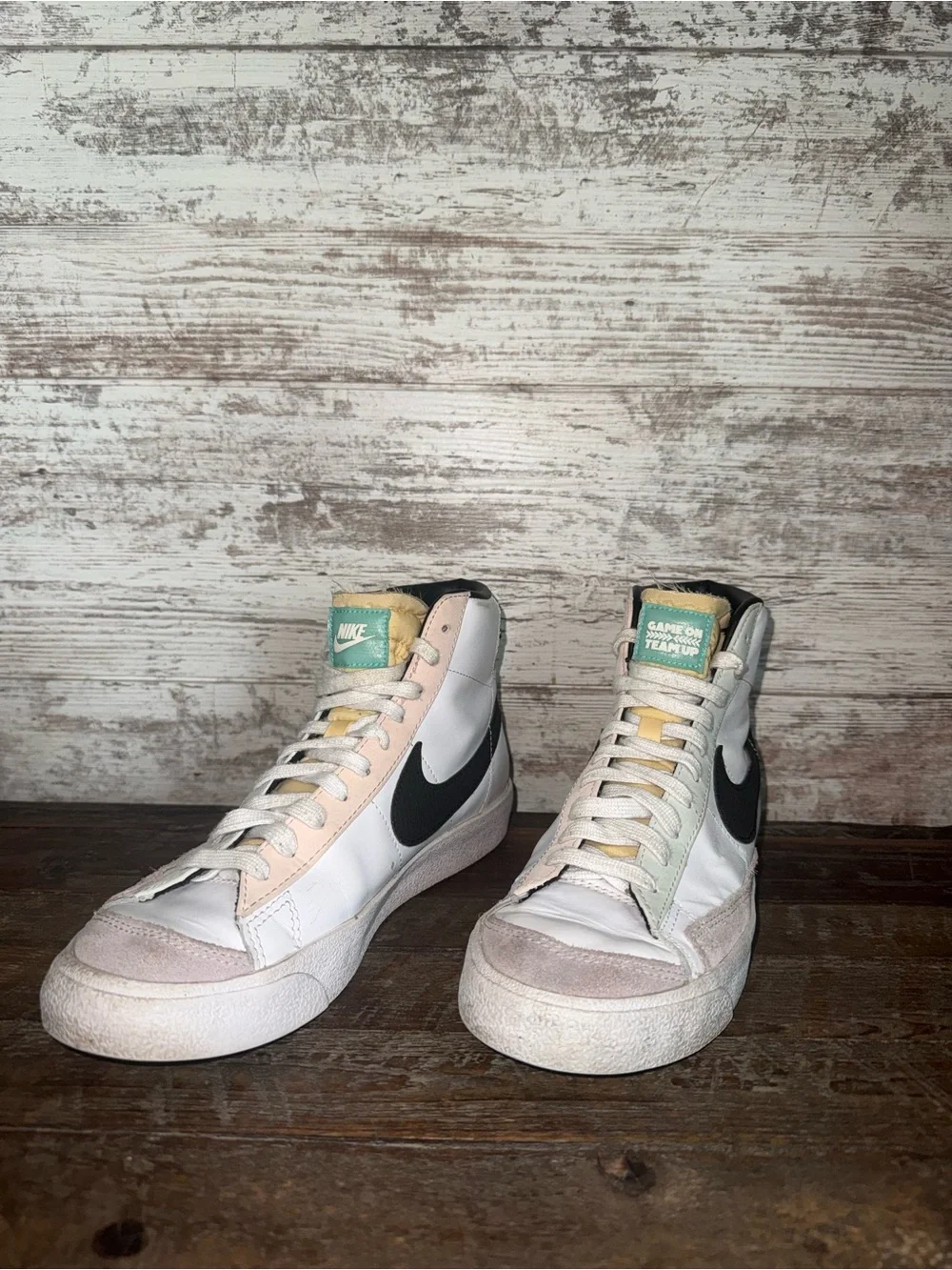 Nike White Black Green High-Top Sneakers: size 8.5